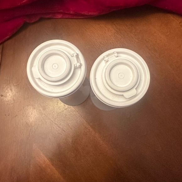 Tupperware salt and pepper shakers - Picture 5 of 7
